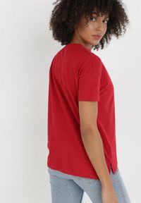 Born2be - Bordowy T-shirt Anteira. Kolor: czerwony. Materiał: dzianina, bawełna. Długość: krótkie. Wzór: gładki. Styl: klasyczny