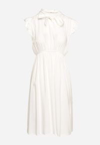 Born2be - Biała Rozkloszowana Sukienka z Wiązanym Dekoltem i Gumką w Pasie Ozdobiona Falbanką Dimonima. Kolor: biały. Materiał: bawełna, wiskoza. Wzór: aplikacja. Typ sukienki: rozkloszowane. Styl: retro, elegancki #5