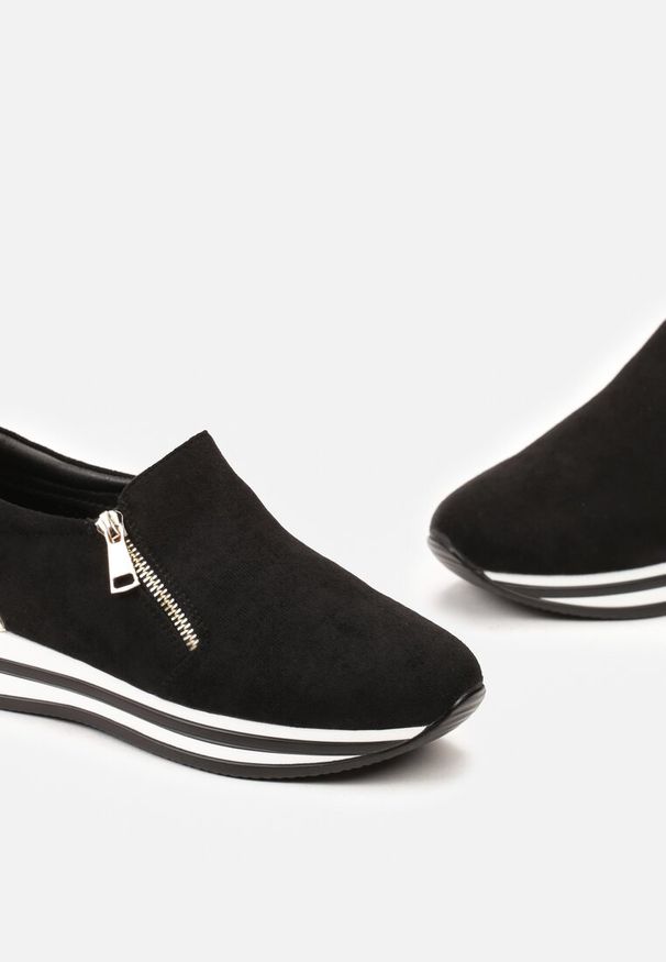 Born2be - Czarne Sneakersy z Krótkim Suwakiem i Niską Platformą Vinewas. Kolor: czarny. Obcas: na platformie
