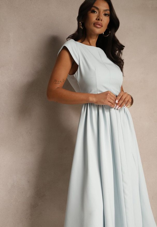 Renee - Niebieska Sukienka Vices o Rozkloszowanym Kroju z Dekoltem w Kształcie Łódki Milioria. Kolor: niebieski. Długość rękawa: krótki rękaw. Styl: klasyczny