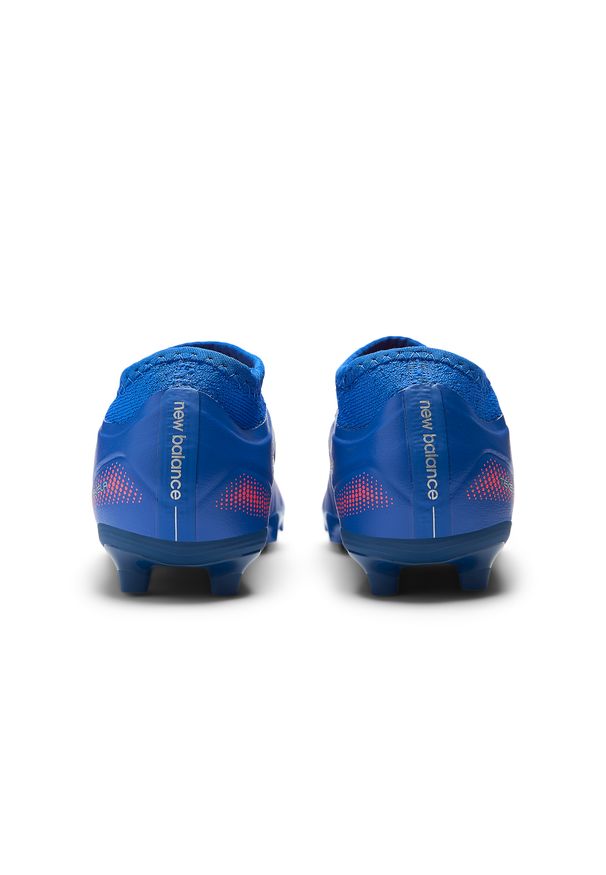 Korki dziecięce New Balance TEKELA TEAM LOW JNR FG V5 SJT3FMP5 - niebieskie. Okazja: na co dzień. Zapięcie: bez zapięcia. Kolor: niebieski. Materiał: syntetyk, materiał. Szerokość cholewki: normalna. Sport: fitness, piłka nożna