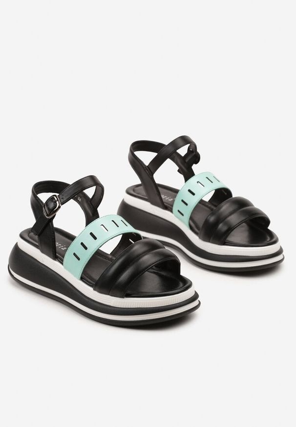 Born2be - Czarno-Niebieskie Sandały z Imitacji Skóry na Grubej Podeszwie Zapinane na Sprzączkę Uloemie. Nosek buta: otwarty. Zapięcie: sprzączka. Kolor: czarny. Materiał: skóra. Sezon: lato. Obcas: na obcasie. Styl: klasyczny. Wysokość obcasa: niski