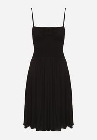 Born2be - Czarna Wiskozowa Sukienka Rozkloszowana na Ramiączkach Fillanta. Okazja: na imprezę, na co dzień. Typ kołnierza: dekolt w serek. Kolor: czarny. Materiał: wiskoza. Długość rękawa: na ramiączkach. Sezon: lato. Typ sukienki: proste. Styl: klasyczny, casual, elegancki #4