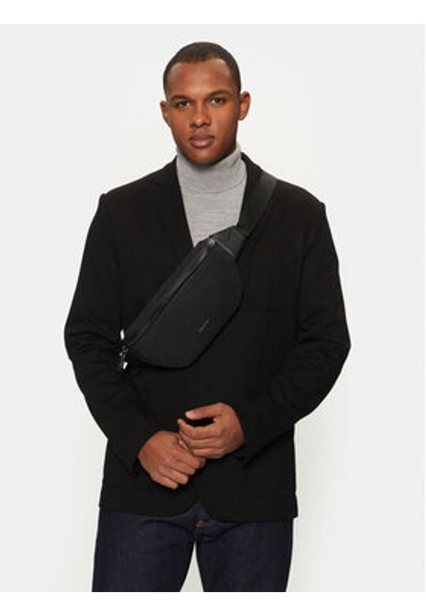 Calvin Klein Saszetka nerka K50K512787 Czarny. Kolor: czarny. Materiał: skóra