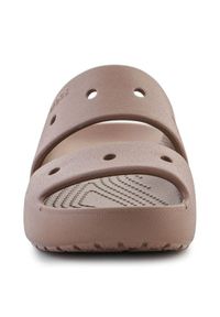 Klapki Crocs Classic Sandal V2 W 209403-2Q9 brązowe. Okazja: na plażę, na co dzień. Kolor: brązowy. Materiał: materiał. Sezon: lato. Styl: casual, klasyczny, wakacyjny #5