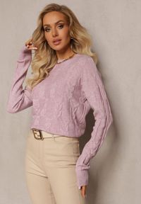 Renee - Fioletowy Warkoczowy Sweter z Długim Rękawem i Ściągaczami Kaviss. Kolor: fioletowy. Materiał: dzianina. Długość rękawa: długi rękaw. Długość: długie. Wzór: ze splotem. Styl: klasyczny #1