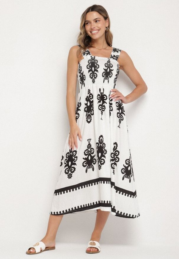 Born2be - Biała Wiskozowa Sukienka o Rozkloszowanym Kroju w Ornamentny Wzór Adoxie. Okazja: na spacer, na co dzień. Kolor: biały. Materiał: wiskoza. Długość rękawa: na ramiączkach. Typ sukienki: rozkloszowane, proste. Styl: casual, klasyczny