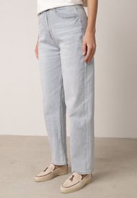 Born2be - Niebieskie Bawełniane Jeansy o Kroju Mom Fit z Wysokim Stanem i Paskiem Pribena. Okazja: na co dzień. Stan: podwyższony. Kolor: niebieski. Styl: casual, klasyczny #4