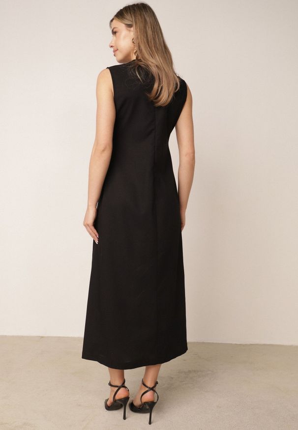 Born2be - Czarna Elegancka Sukienka z Wiskozą i Lnem Zdobiona Paskiem z Aplikacją Pimeine. Okazja: na co dzień, do pracy. Kolor: czarny. Materiał: len, wiskoza. Wzór: aplikacja. Sezon: lato. Typ sukienki: proste. Styl: elegancki