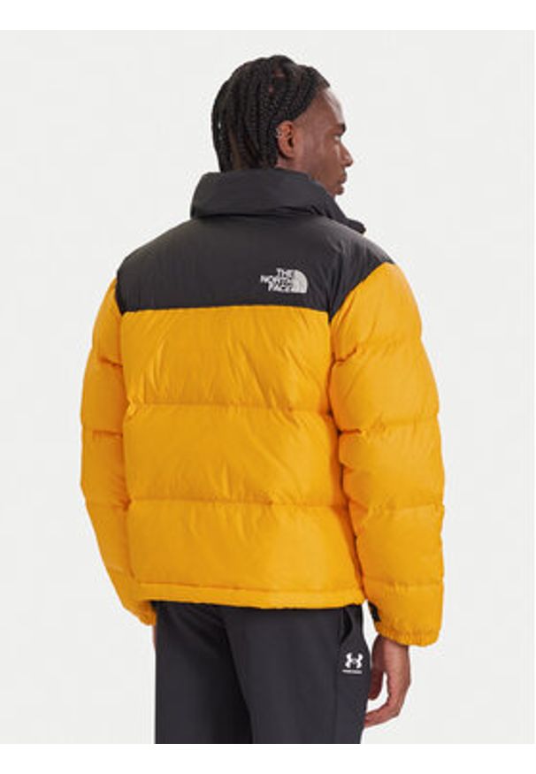 The North Face Kurtka puchowa 1996 Retro Nuptse NF0A3C8D Żółty Loose Fit. Kolor: żółty. Materiał: syntetyk. Styl: retro
