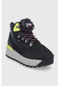 Tommy Jeans Buty kolor czarny na platformie. Nosek buta: okrągły. Zapięcie: sznurówki. Kolor: czarny. Materiał: materiał, włókno, guma. Szerokość cholewki: normalna. Obcas: na platformie