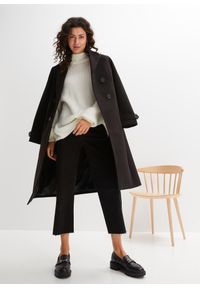 bonprix - Sweter z dzianiny o luźnym splocie. Typ kołnierza: kołnierzyk stójkowy. Kolor: biały. Materiał: dzianina. Wzór: ze splotem #2