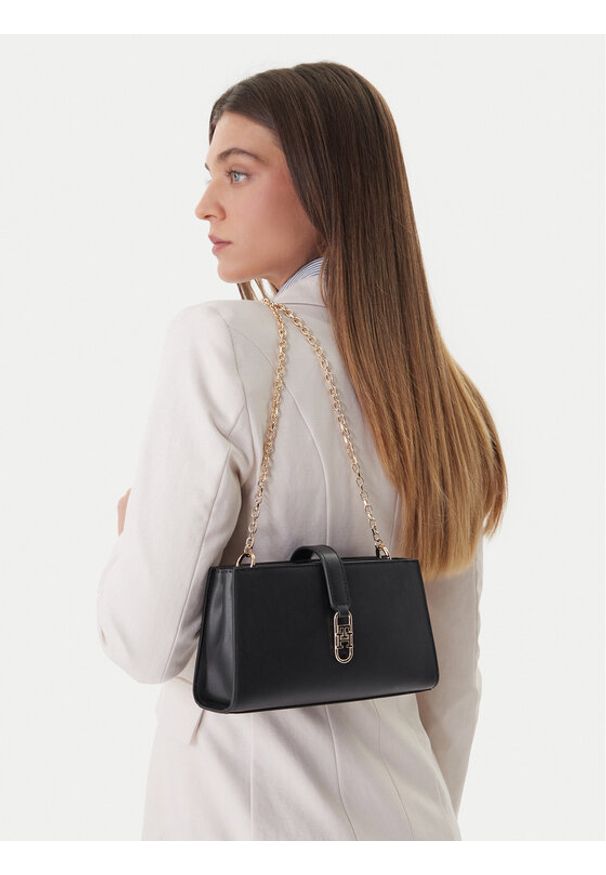 TOMMY HILFIGER - Tommy Hilfiger Torebka Th Libre Chain Crossover AW0AW18614 Czarny. Kolor: czarny. Materiał: skórzane
