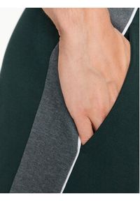 BOSS - Boss Spodnie dresowe 50491283 Zielony Regular Fit. Kolor: zielony. Materiał: bawełna