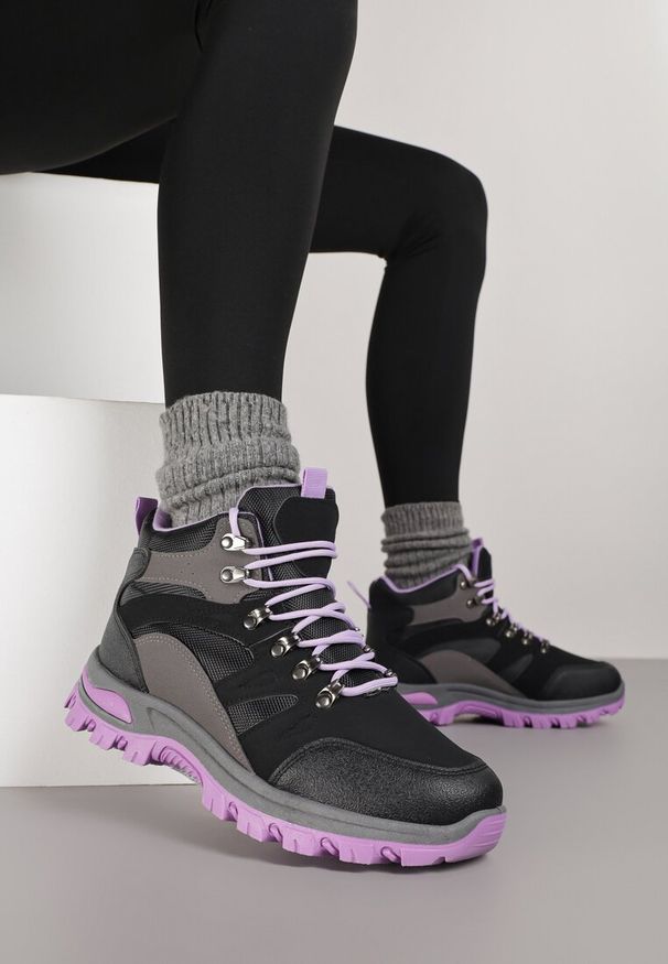 Born2be - Czarno-Fioletowe Buty Trekkingowe Trapery Vices Ozdobione Przeszyciami Narrive. Okazja: na co dzień. Wysokość cholewki: przed kolano. Kolor: czarny. Materiał: dresówka. Szerokość cholewki: normalna. Wzór: aplikacja. Styl: casual