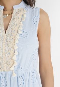Born2be - Niebieska Sukienka z Gumką w Pasie z Haftowanej Tkaniny z Cekinami Atakoto. Okazja: na co dzień. Kolor: niebieski. Materiał: tkanina. Długość rękawa: bez rękawów. Wzór: haft. Typ sukienki: proste. Styl: casual. Długość: mini #4