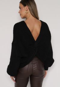 Born2be - Czarny Sweter Oversize z Domieszką Wełny z Oryginalnym Dekoltem Lawedia. Okazja: na co dzień. Kolor: czarny. Materiał: wełna. Styl: klasyczny, casual, elegancki #4