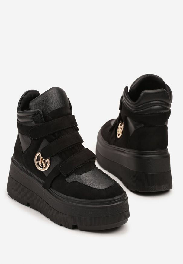 Renee - Czarne Botki Sneakersy Vices na Platformie w Stylu Y2K Gelira. Okazja: na co dzień. Zapięcie: rzepy. Kolor: czarny. Materiał: jeans. Wzór: aplikacja. Sezon: lato. Obcas: na platformie