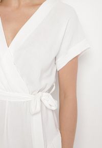 Born2be - Biała Rozkloszowana Sukienka Ozdobiona Falbanami i Paskiem Zivene. Okazja: na imprezę. Kolor: biały. Wzór: aplikacja. Sezon: lato, wiosna. Styl: elegancki #7