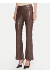 Marciano Guess Spodnie z imitacji skóry 5BGB09 7389A Brązowy Slim Fit. Kolor: brązowy. Materiał: syntetyk