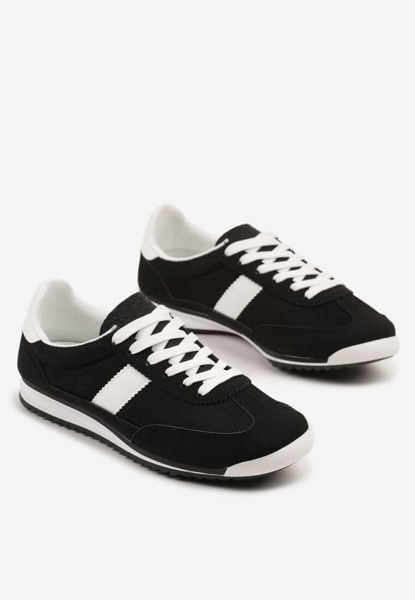 Renee - Czarne Sneakersy Ozdobione Paskiem Cleova. Okazja: na co dzień. Zapięcie: pasek. Kolor: czarny. Materiał: jeans. Wzór: aplikacja