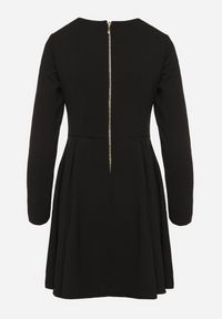 Born2be - Czarna Elegancka Sukienka o Rozkloszowanym Kroju Temitonia. Kolor: czarny. Długość rękawa: długi rękaw. Styl: elegancki #4