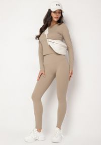 Born2be - Beżowy Komplet Sportowy Legginsy i Bluzka z Długim Rękawem Toretta. Kolor: beżowy. Wzór: aplikacja #6