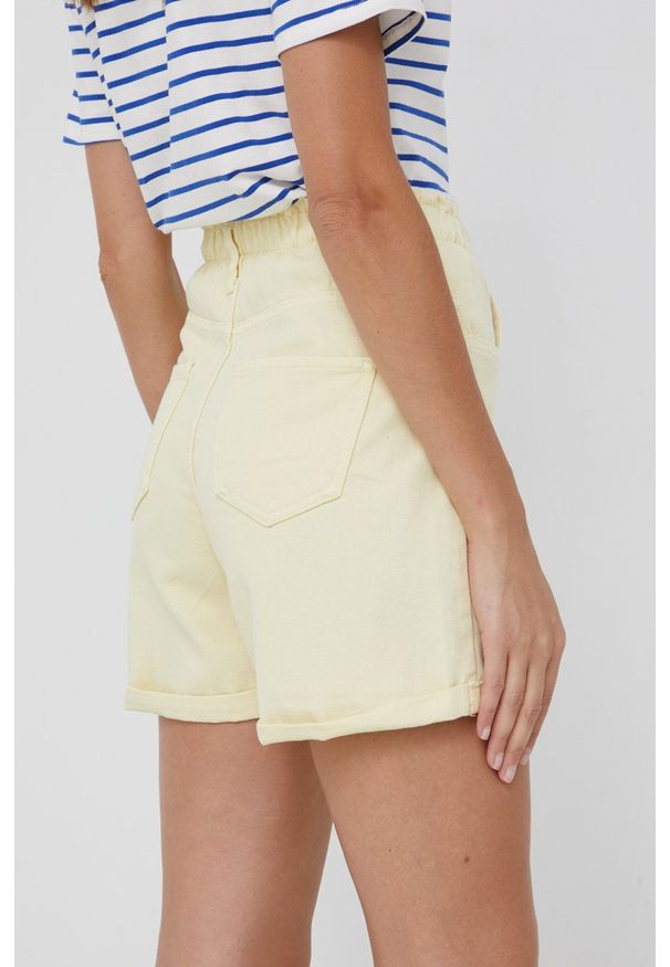 Answear Lab szorty jeansowe damskie kolor żółty gładkie high waist. Stan: podwyższony. Kolor: żółty. Materiał: jeans. Wzór: gładki. Styl: wakacyjny