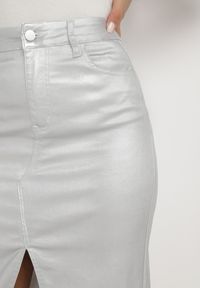 Born2be - Srebrna Metaliczna Spódnica Ołówkowa Midi Serenetta. Kolor: srebrny. Materiał: tkanina #4