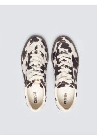 Big-Star - Sneakersy damskie z motywem krowiej skóry białe TT274369 101. Nosek buta: okrągły. Zapięcie: sznurówki. Kolor: biały. Materiał: skóra. Sport: turystyka piesza #2