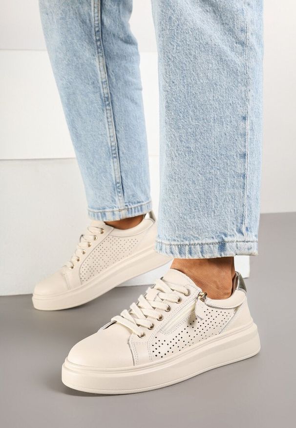 Renee - Beżowe Sneakersy ze Skóry Naturalnej ze Skórzaną Wkładką i Perforacją Falothra. Okazja: na co dzień. Nosek buta: okrągły. Zapięcie: sznurówki. Kolor: beżowy. Materiał: skóra. Wzór: aplikacja