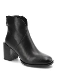 Czarne Botki Filippo Eleganckie Buty Na Obcasie. Okazja: na spacer. Wysokość cholewki: za kostkę. Kolor: czarny. Materiał: syntetyk, futro, skóra ekologiczna. Szerokość cholewki: normalna. Obcas: na obcasie. Styl: elegancki. Wysokość obcasa: średni