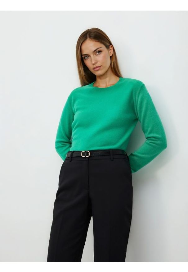 Reserved - Spodnie cygaretki z paskiem - czarny. Kolor: czarny. Materiał: tkanina, bawełna