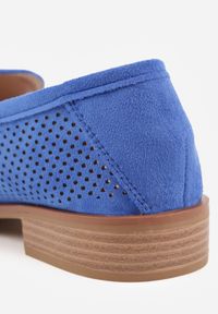 Renee - Niebieskie Mokasyny Vices z Perforacją z Wkładką ze Skóry Naturalnej Felithria. Okazja: na co dzień. Kolor: niebieski. Materiał: skóra. Wzór: aplikacja. Obcas: na obcasie. Styl: elegancki, klasyczny, casual. Wysokość obcasa: niski #6