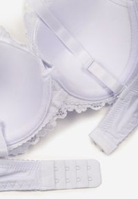 Renee - Biały Biustonosz Ozdobiony Koronką Vonavia. Kolor: biały. Materiał: koronka. Wzór: aplikacja, koronka