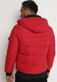 Born2be - Czerwona Pikowana Kurtka z Odpinanym Kapturem Amiotte. Kolor: czerwony. Wzór: aplikacja #2