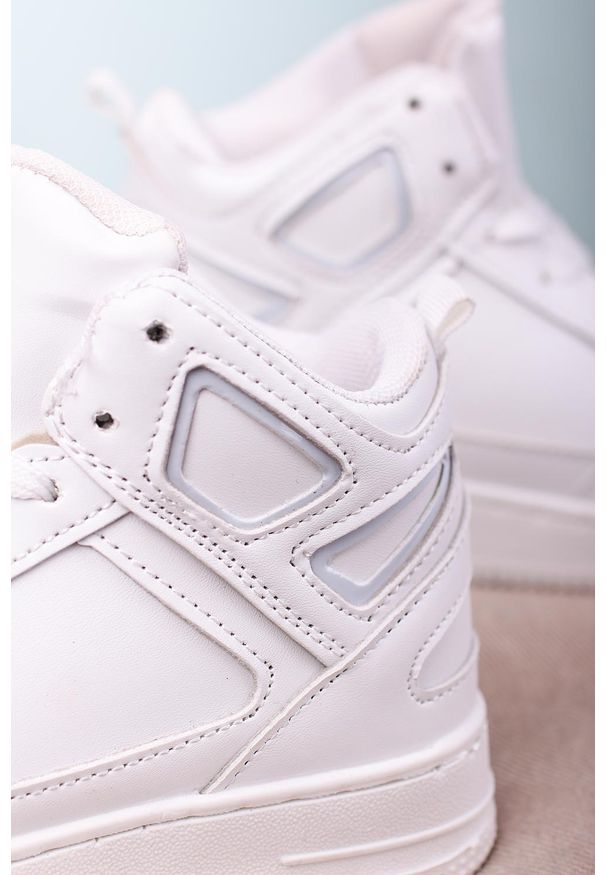 Casu - Białe buty sportowe sznurowane casu c917. Kolor: biały