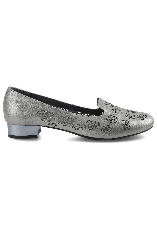 Srebrne Baleriny Exquisite Damskie Stylowe Obuwie. Zapięcie: bez zapięcia. Kolor: srebrny. Materiał: skóra. Szerokość cholewki: normalna. Wzór: ażurowy, kwiaty. Obcas: na obcasie. Styl: elegancki. Wysokość obcasa: niski