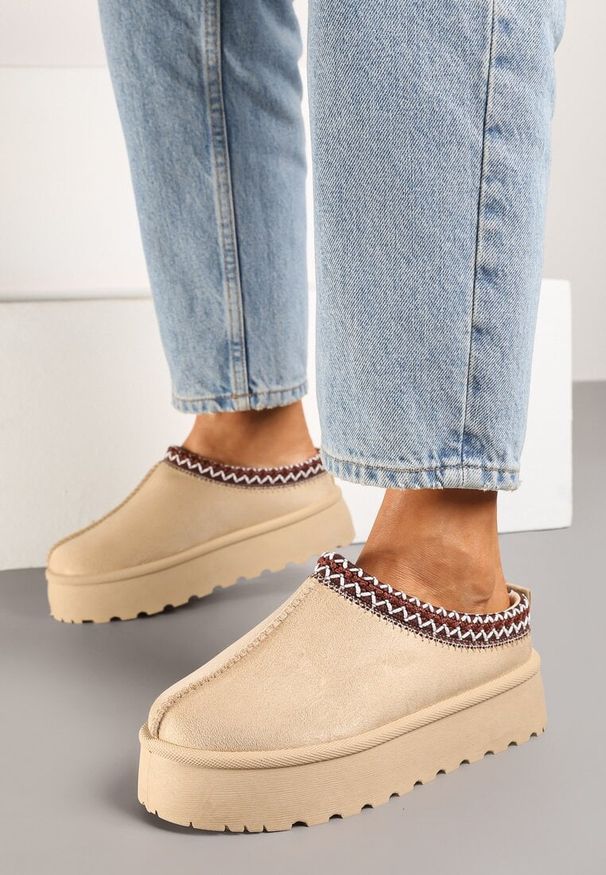 Born2be - Beżowe Śniegowce na Grubej Podeszwie z Niską Haftowaną Cholewką Etandiel. Okazja: na co dzień. Kolor: beżowy. Materiał: skóra, jeans. Szerokość cholewki: normalna. Wzór: haft. Sezon: zima. Styl: wizytowy, elegancki, casual