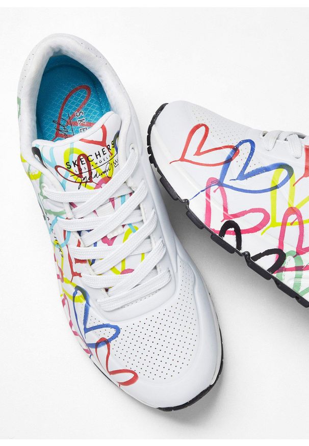 bonprix - Sneakersy marki Skechers z pianką memory. Kolor: biały. Wzór: nadruk