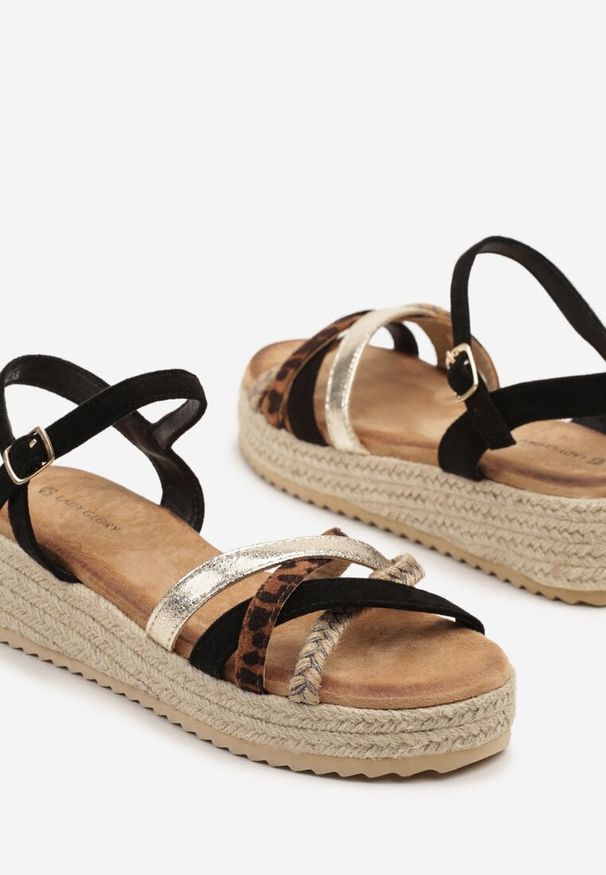 Born2be - Czarne Sandały na Podeszwie z Plecionki z Przeplatanymi Paskami Talvanis. Okazja: na spacer, na co dzień. Zapięcie: pasek. Kolor: czarny. Obcas: na koturnie. Styl: casual, elegancki, boho, klasyczny