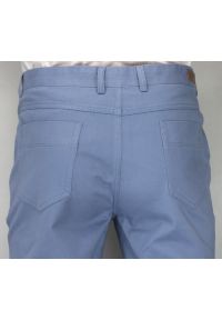 Ezreal - Eleganckie Męskie Spodnie, 100% BAWEŁNA, Chinosy, Zwężane Nogawki, Jasny Niebieski. Kolor: niebieski. Materiał: bawełna. Styl: elegancki