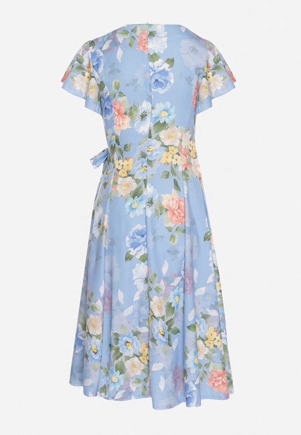 Born2be - Jasnoniebieska Kwiatowa Sukienka z Kopertowym Dekoltem Atorina. Okazja: na co dzień, do pracy, na spotkanie biznesowe. Typ kołnierza: dekolt kopertowy. Kolor: niebieski. Wzór: kwiaty. Typ sukienki: kopertowe. Styl: biznesowy, casual