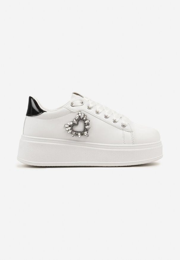 Renee - Biało-Czarne Sneakersy na Platformie z Aplikacją Serca z Cyrkonii Elisana. Okazja: do pracy. Nosek buta: okrągły. Zapięcie: sznurówki. Kolor: biały. Materiał: jeans. Wzór: aplikacja. Obcas: na platformie