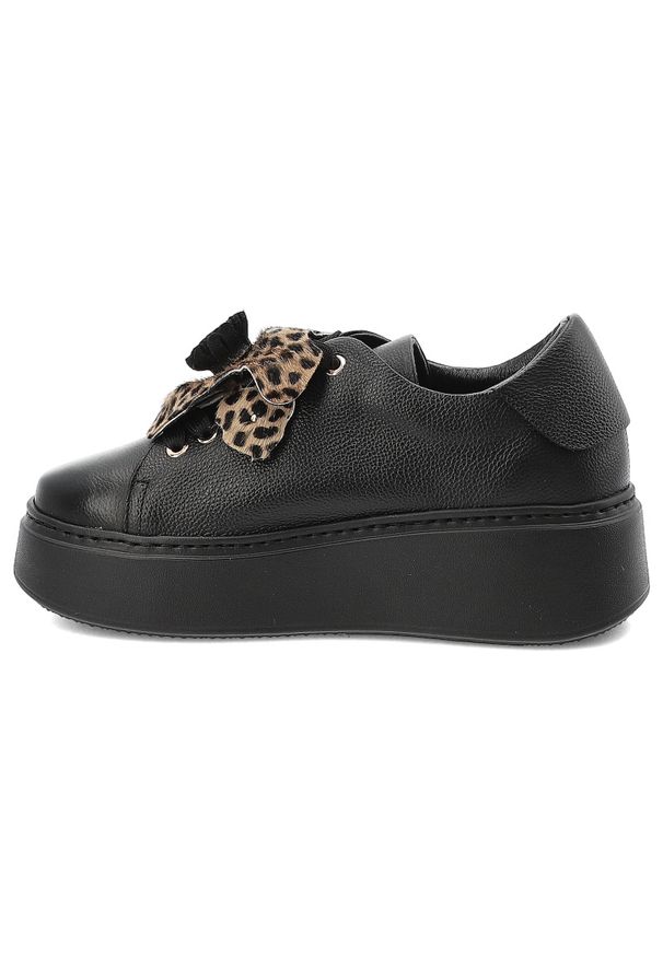 Czarne Sneakersy Karino Modne Obuwie Damskie. Okazja: na co dzień. Kolor: czarny. Materiał: skóra. Wzór: motyw zwierzęcy, kwiaty. Obcas: na platformie. Styl: casual, elegancki