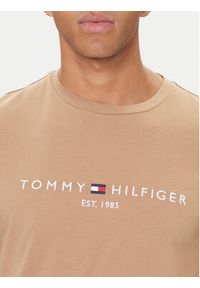 TOMMY HILFIGER - Tommy Hilfiger T-Shirt Logo MW0MW11797 Beżowy Regular Fit. Kolor: beżowy. Materiał: bawełna #4