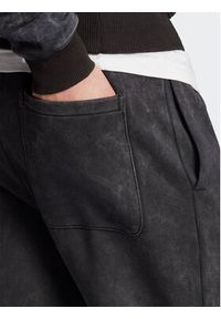Adidas - adidas Spodnie dresowe ALL SZN Garment Wash IJ6932 Czarny Regular Fit. Kolor: czarny. Materiał: bawełna #5