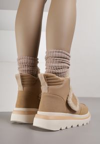 Born2be - Ciemnobeżowe Śniegowce z Przeszyciami i Futerkiem Newella. Okazja: na co dzień. Zapięcie: rzepy. Kolor: beżowy. Materiał: futro. Styl: klasyczny, casual, elegancki #3