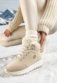 Born2be - Beżowe Sneakersy Mocno Ocieplone Sztucznym Futerkiem Rosanas. Okazja: na spacer. Nosek buta: okrągły. Zapięcie: sznurówki. Kolor: beżowy. Materiał: futro. Obcas: na obcasie. Wysokość obcasa: niski. Sport: turystyka piesza #1
