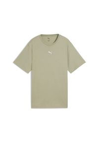 Puma - Damska koszulka o luźnym kroju ESS PUMA Lux Army Green. Kolor: zielony. Wzór: haft. Sport: fitness